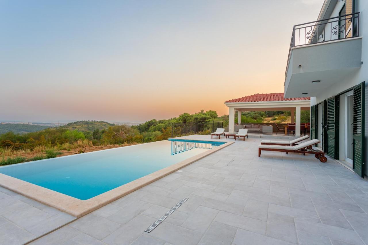 Secluded House - Guaranteed Privacy - Heated Pool Villa Klis Eksteriør bilde