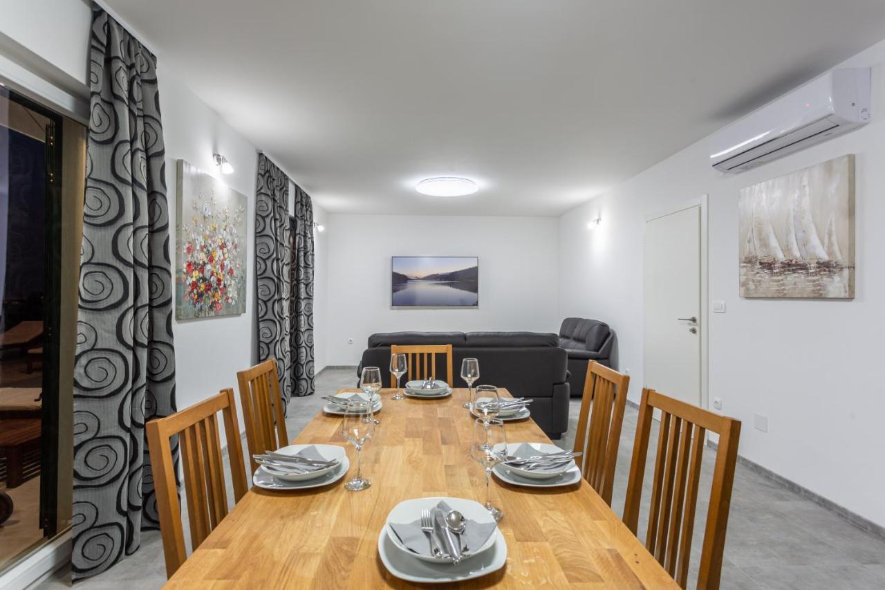 Secluded House - Guaranteed Privacy - Heated Pool Villa Klis Eksteriør bilde