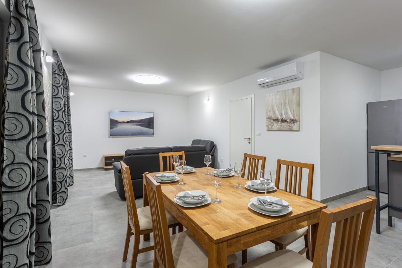Secluded House - Guaranteed Privacy - Heated Pool Villa Klis Eksteriør bilde